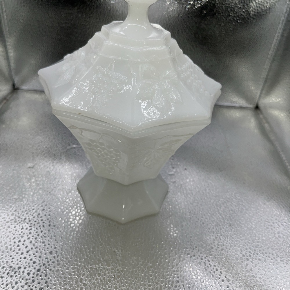 Vintage Anchor Hocking Fire King Milk Glass Candy Dish with Lid Grape Design - Picture 14 of 14